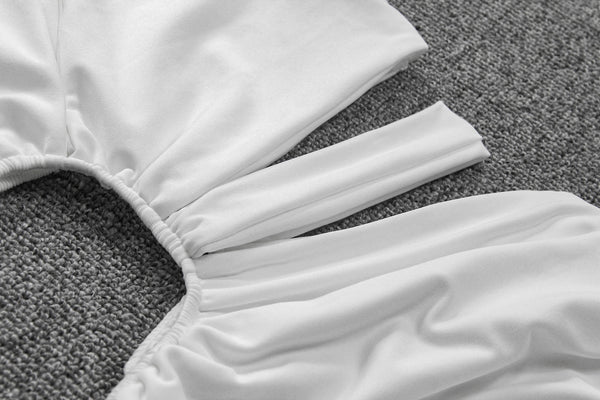 Robe de soirée blanche moulante asymétrique à épaule dénudée